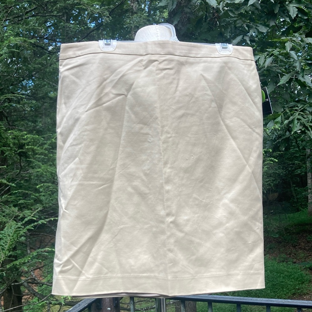 NWT Liz Claiborne Elegant Cream Skirt with FLAWS, zipper on back sz. 16